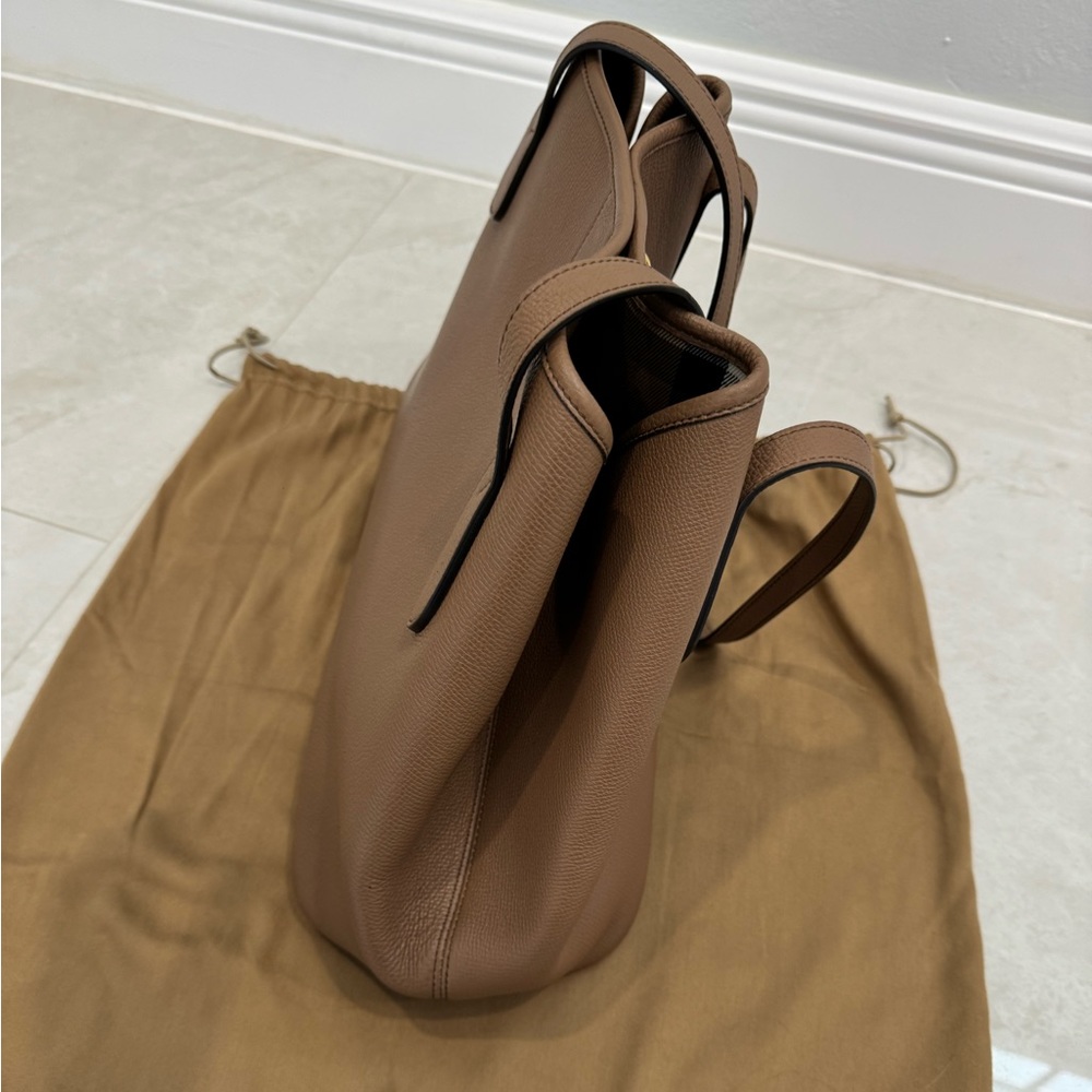 Burberry DERBY LEATHER MEDIUM HONEYBROOK TOTE - Picture 8 of 16